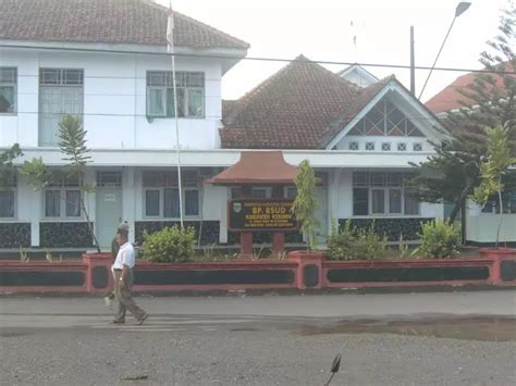 Berani Datangi 6 Rumah Sakit Angker Di Indonesia Ini