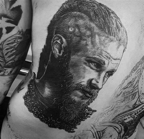 60 Ragnar Lothbrok Tattoo Designs für Männer Wikinger Tinte Ideen