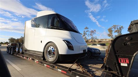 Tesla Semi nin Yeni Bir Prototipi Görüntülendi Webtekno