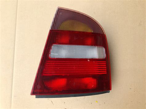 PRAWA TYLNA LAMPA TYŁ PRAWY SKODA OCTAVIA I 96 00 SEDAN 1U6945112 PRAWA