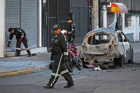 Ecuadorean Inmates Release Guards Police Officers Prison