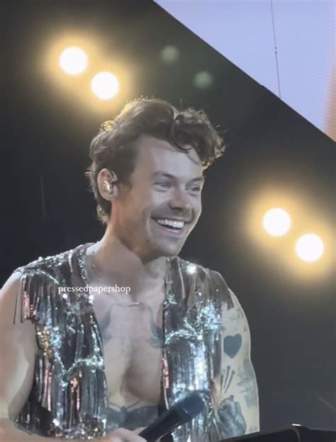 Harry Styles 𔘓 Love On Tour July ֶָ֪ 22nd Reggio Emilia Italy 💌 In 2023 Love On Tour Tours