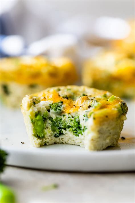 Broccoli and Cheese Egg Muffins - comidasrusticas.com