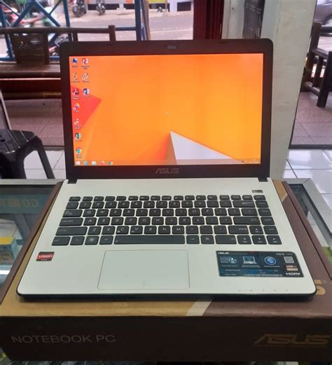 Laptop Asus X U