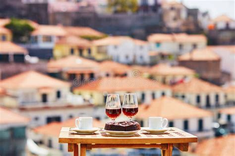 De Wijn Van Madera Koffie En Hoheycake Mening Aan Funchal Portugal