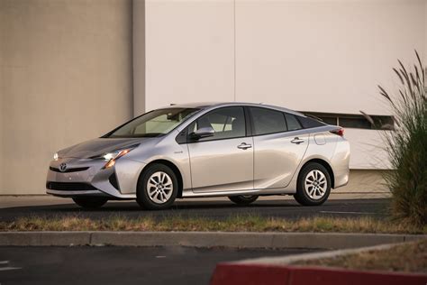 Mega Gallery Toyota Prius Debuts In The Us Toyota Prius Two