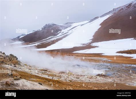 Área geotérmica en Islandia actividad volcánica cerca del lago Myvatn