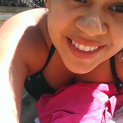 5 Hot Sexy Sharon Rivas Bikini Pics