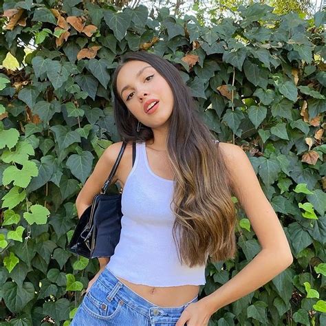 Olivia Rodrigo 7 Looks Que Provam Sua Obsessão Pelas Décadas Que Nem Viveu