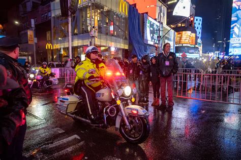 Nypd Officers Attacked With Machete Near Times Square On Nye Police Newsweek