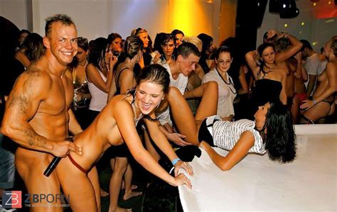 Mingle Nude And Plumbed In Public ZB Porn