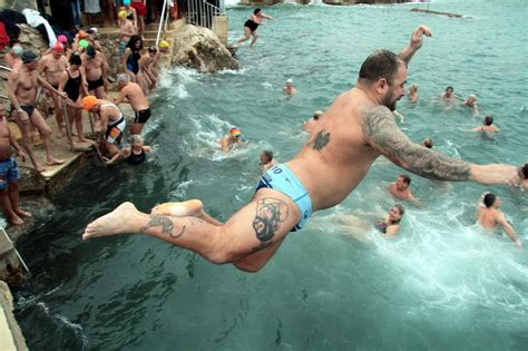 Bain Du Nouvel An Du Cercle Des Nageurs De Marseille Les Adh Rents N