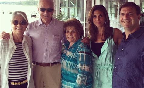 Nicole Petallides Bio, Body Measurements, Married, Husband, Family