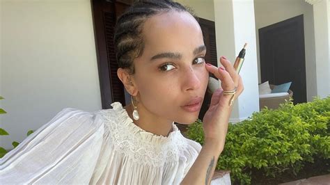 Zoë Kravitz' Complete 'No Makeup' Makeup Routine