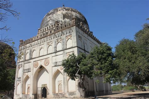 Bahamani Tombs Astur Journeys To Temple