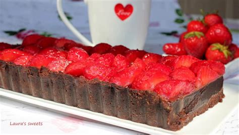 Tarta Cu Ciocolata Si Capsuni Ii Laurasweets Ro