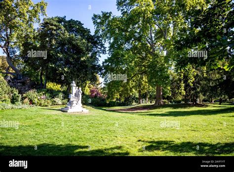 Parc Monceau Paris France Stock Photo Alamy