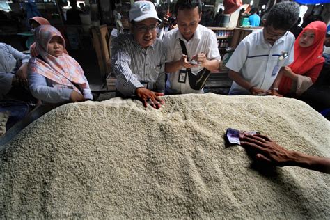 Inspeksi Mendadak Pasar Induk Beras Antara Foto