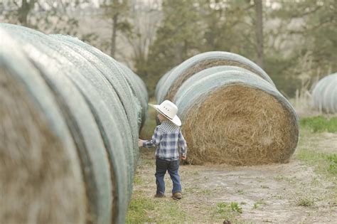 Dirt Road Photography - High School Senior Portraits & Family Photographer