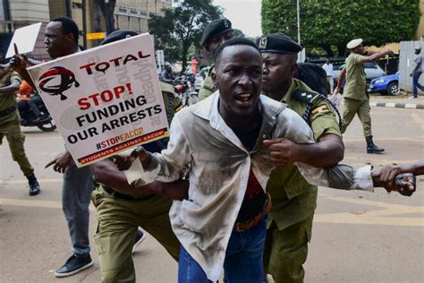 En Ouganda La R Pression Contre Les Opposants Au Projet De