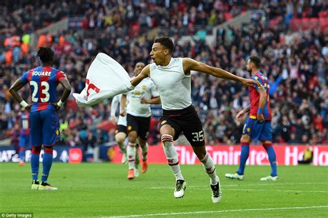 Manchester United 2 1 Crystal Palace Aet Jesse Lingard Nets Extra