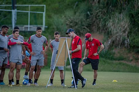 Vitória Faz Trabalho Tático E De Finalizações De Olho Na Estreia Da