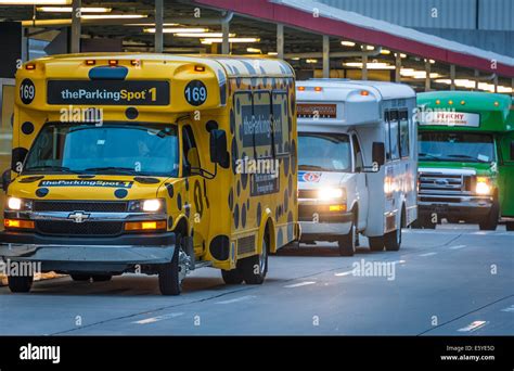 Atlanta Flughafen Shuttle Busse Fotos Und Bildmaterial In Hoher