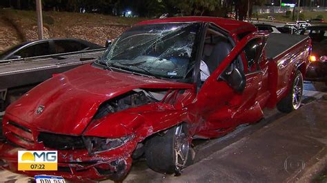 Cinco Pessoas Ficam Feridas Em Uma Batida Entre Dois Carros Em BH Bom