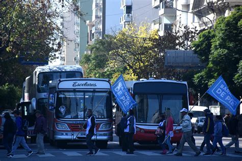 Movimientos Sociales Afines Al Gobierno Marcharon Por El Día Del Trabajador Y Cuestionaron Las