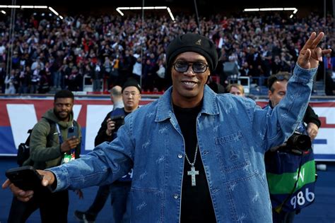 Ronaldinho e cia As celebridades já confirmadas no Jogo das Estrelas