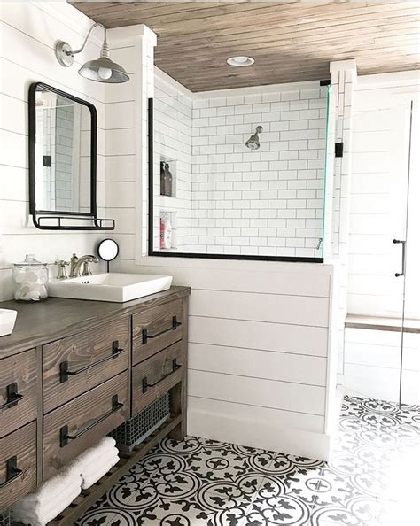 Simple Ways To Update Your Farmhouse Bathroom