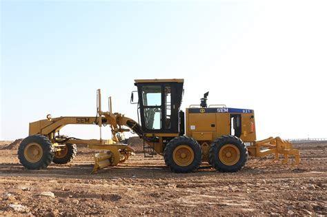 Sem 210HP Motor Grader Sem921 With Front Blade And Back Ripper China