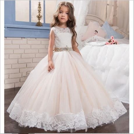 Robe fille blanche communion Beauté et mode