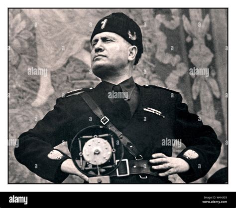 List 104 Pictures Mussolini Posed In Front Of A Statue Of Superb