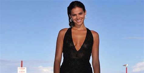 Veja V Deo Bruna Marquezine Usa Look Milion Rio Em Presen A Vip Em