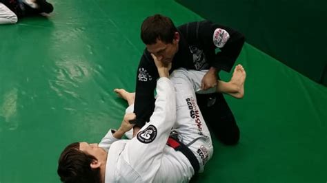 Closed Guard Overhook Combinations A Bjj Tutorial Howtheyplay