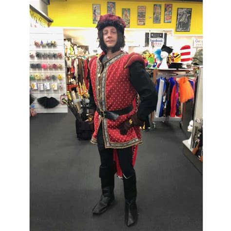 Lord Farquaad Costume (Quick & Easy Guide)| Costumes-Hub