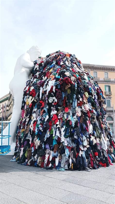 La Grande Venere Degli Stracci Di Pistoletto A Napoli