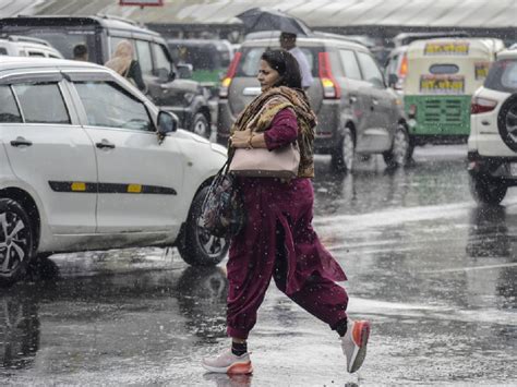 Kerala Imd Issues Yellow Alert In 3 Districts Monsoon Onset By June 4