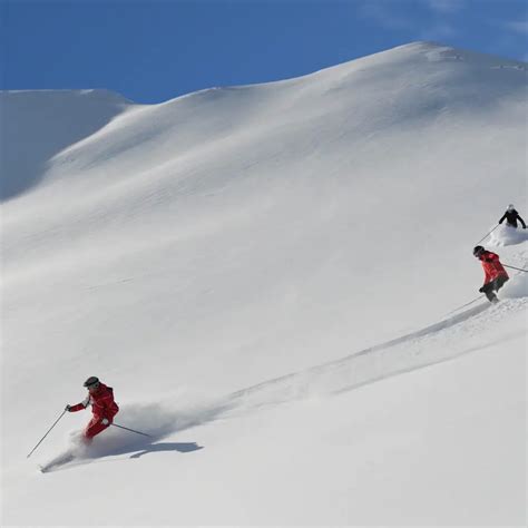 Après Ski Activities: Best Places to Have Fun After Skiing