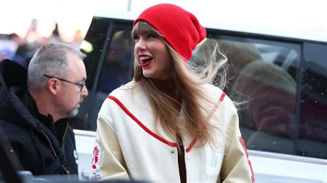 Taylor Swift arrives at Buffalo airport, departs for Bills game | wgrz.com