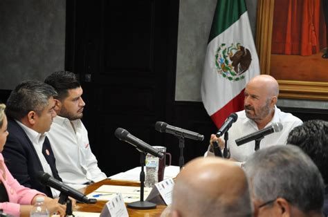 Instala secretario de Recursos Hidráulicos consejo de administración de