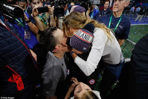 Gisele Bündchen Plants A Kiss On Husband Tom Brady At Super Bowl