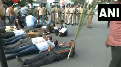 Cauvery Row Farmers Pro Kannada Outfits Stage Protest In Mandya