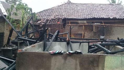 Dua Rumah Dan Ponpes Di Pandeglang Hangus Terbakar Bantennews Co Id