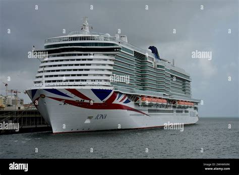 Luxury Passenger Liners Hi Res Stock Photography And Images Alamy