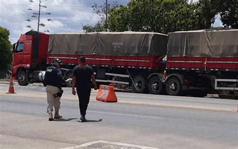 Carreta Apreendia Cerca De Toneladas De Excesso De Peso Em