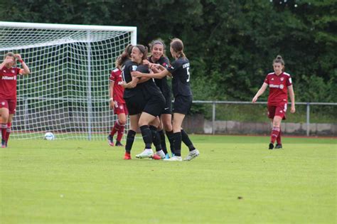 Selbstbewusst Ins Turnierdeb T Eintracht Frankfurt Frauen