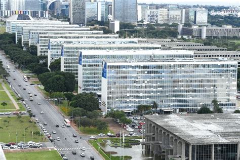 Pm Fecha Esplanada Dos Ministérios Por Temer Invasão De Caminhoneiros