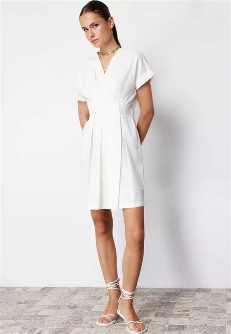 Buy Trendyol Pleated Dress 2024 Online ZALORA